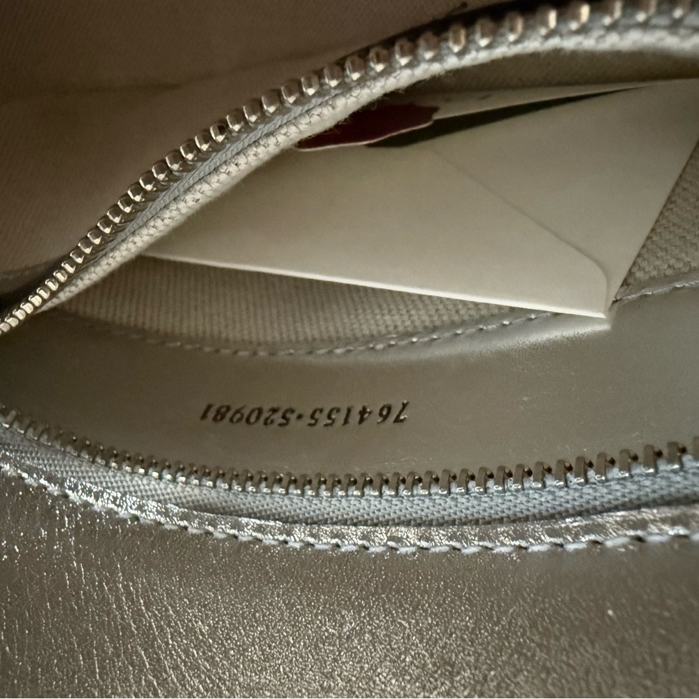 Gucci glass crackle Silver Shoulder Bag Structured with Horsebit hardware NWT - Picture 4 of 11